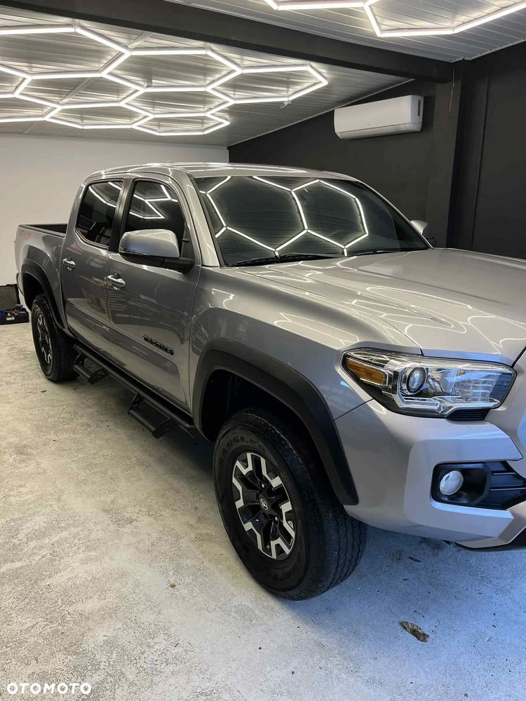 Toyota Tacoma - 15