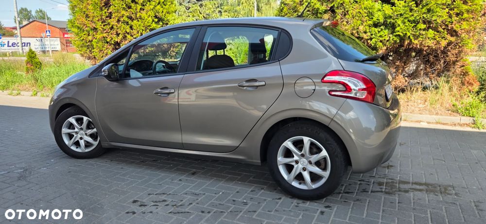 Peugeot 208 - 17