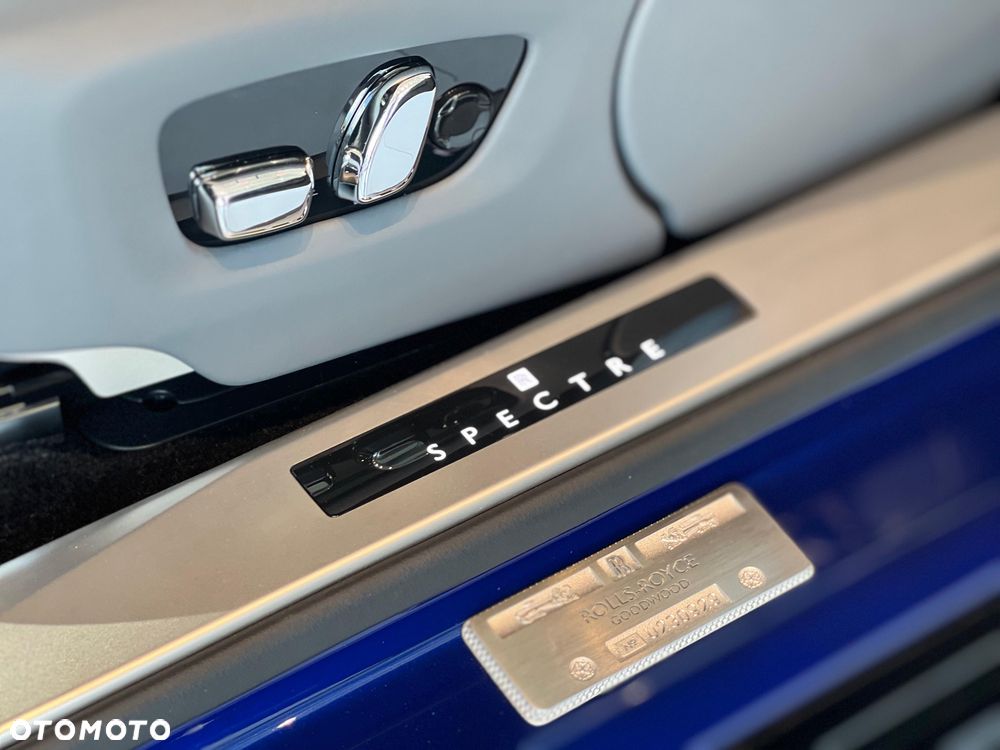Rolls-Royce Spectre - 11