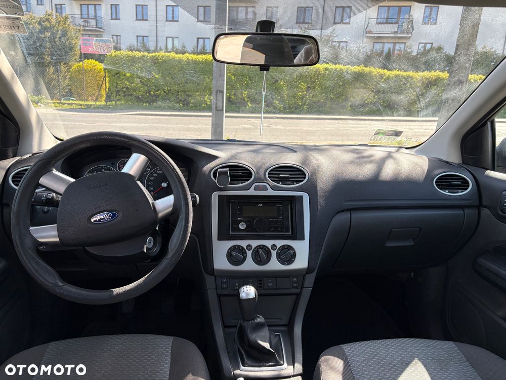 Ford Focus 1.6 16V Ambiente - 9