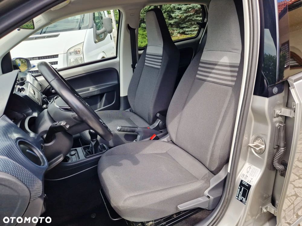 Volkswagen up! high - 26