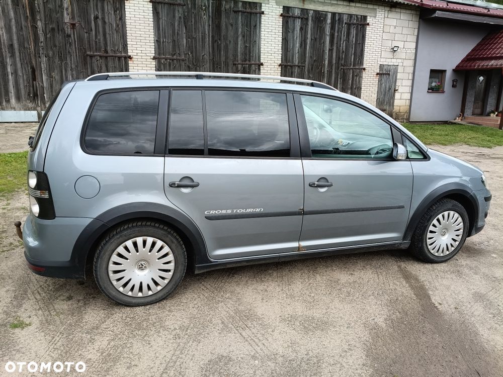Volkswagen Touran - 4