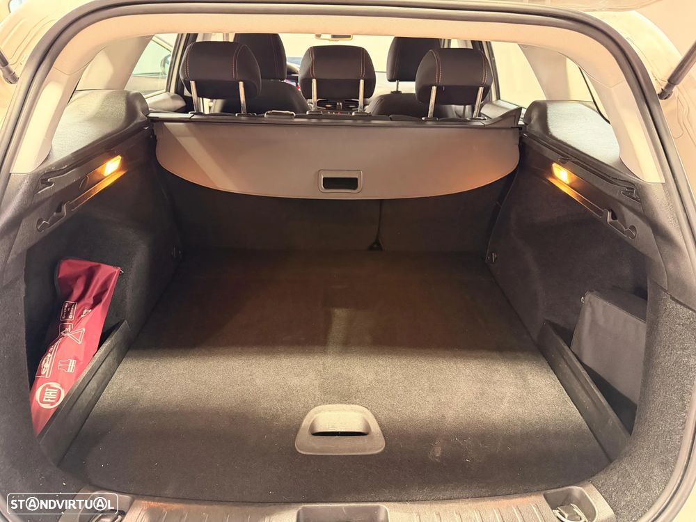 Fiat Tipo Station Wagon Cross 1.0 GSE T3 Cross - 21