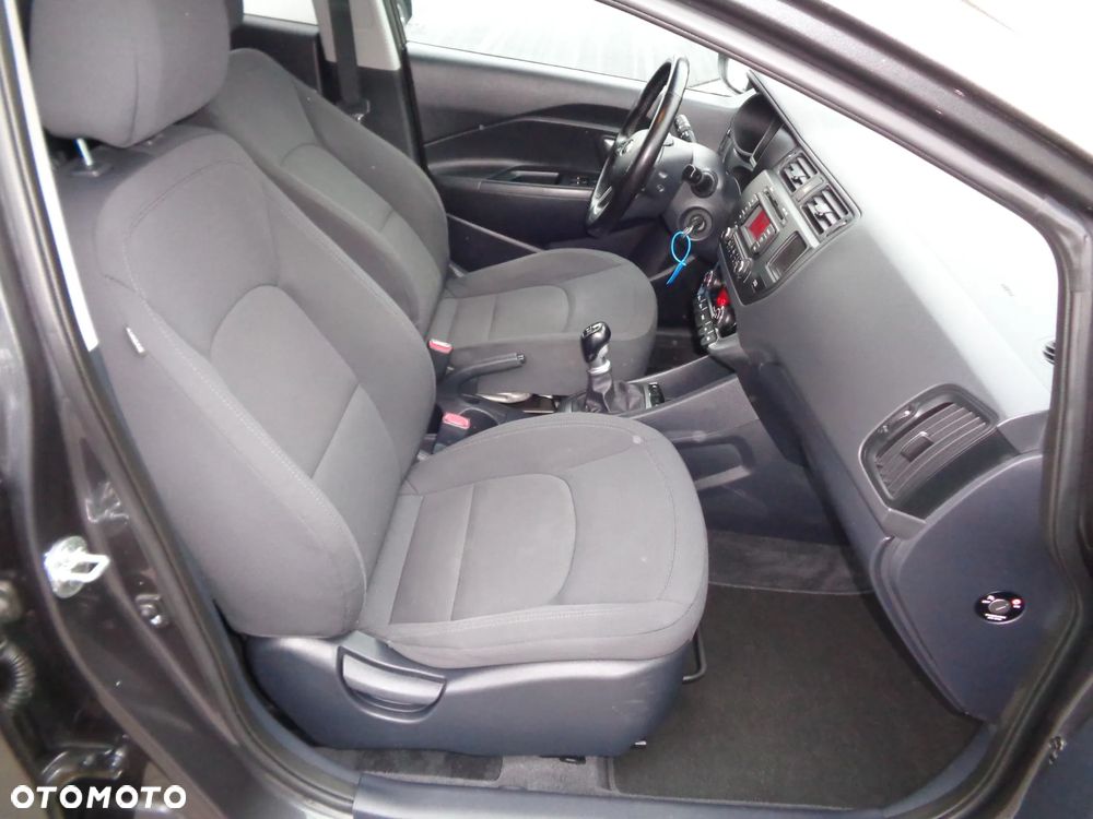 Kia Rio 1.4 Comfort - 22