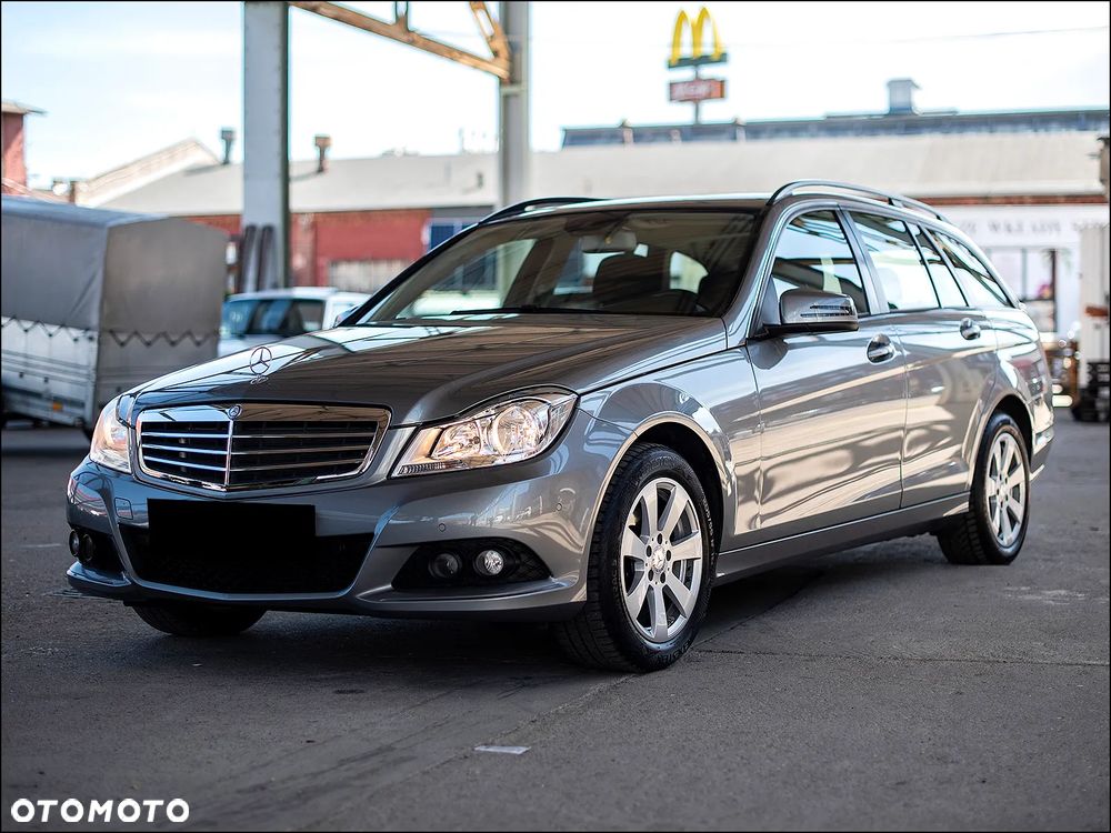 Mercedes-Benz Klasa C 180 (BlueEFFICIENCY) Elegance - 3