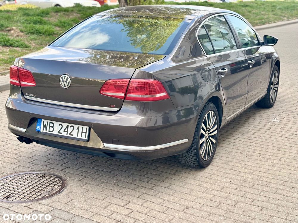 Volkswagen Passat - 4