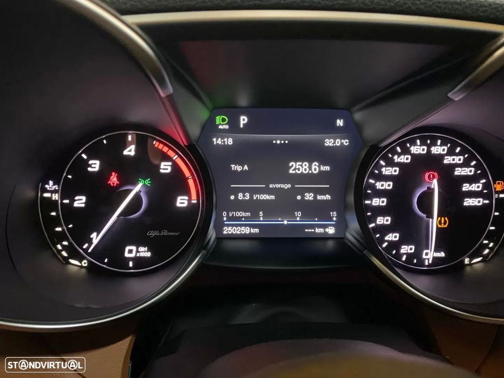 Alfa Romeo Giulia 2.2 D Super AT8 - 11