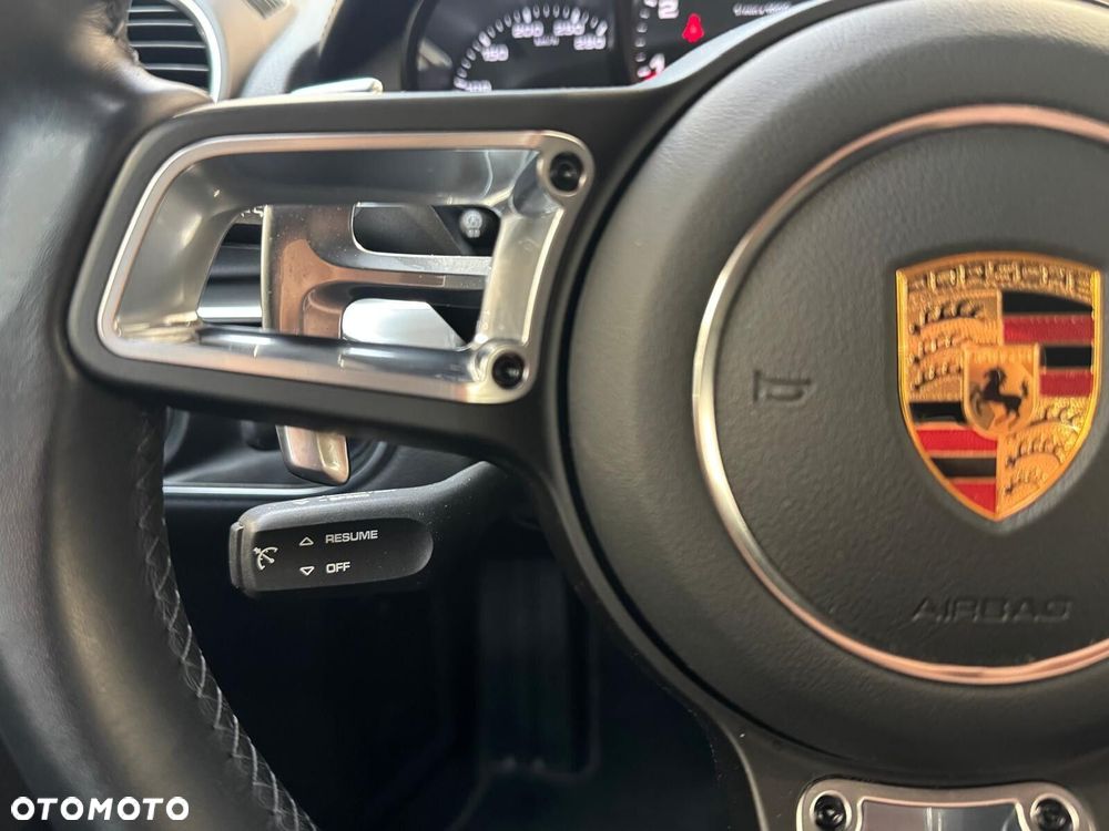 Porsche 718 Cayman - 19