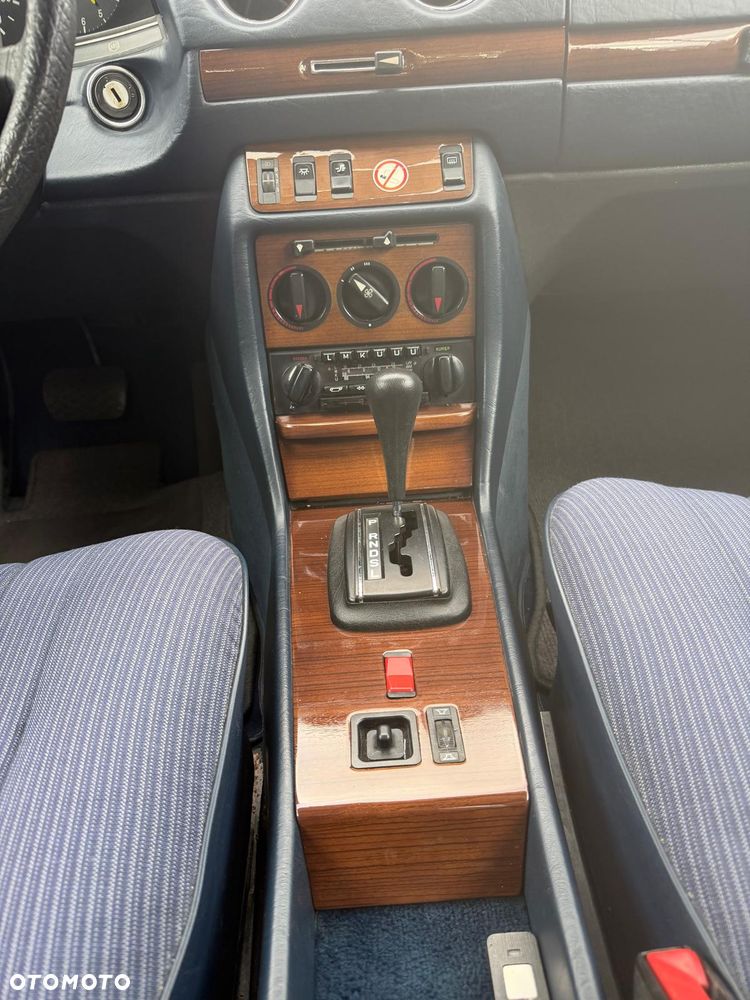 Mercedes-Benz W123 - 30