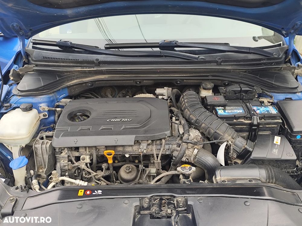 Hyundai Elantra - 8