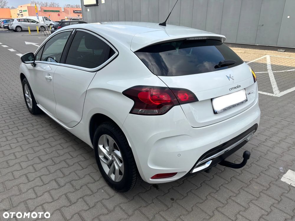 Citroën DS4 e-HDi 115 SoChic - 4