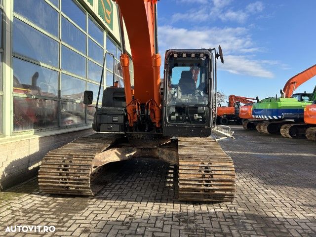 Hitachi ZH210LC-5B - 9