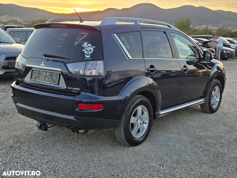 Mitsubishi Outlander 2.0 DI-D 4WD Intense - 2