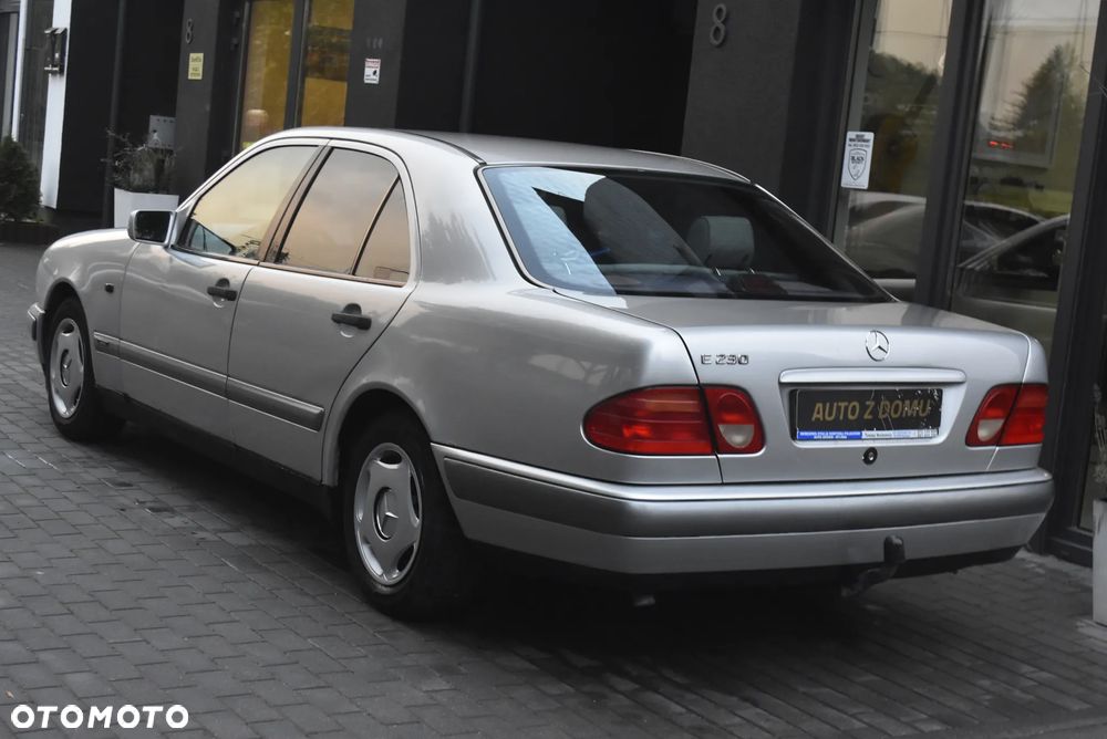 Mercedes-Benz Klasa E 230 Classic - 4