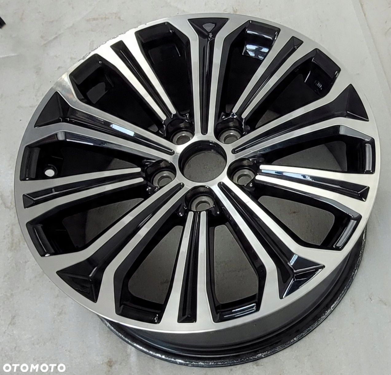 FELGA TOYOTA COROLLA E21 XII 7,5x17 17 ET40 5X114,3 - 7