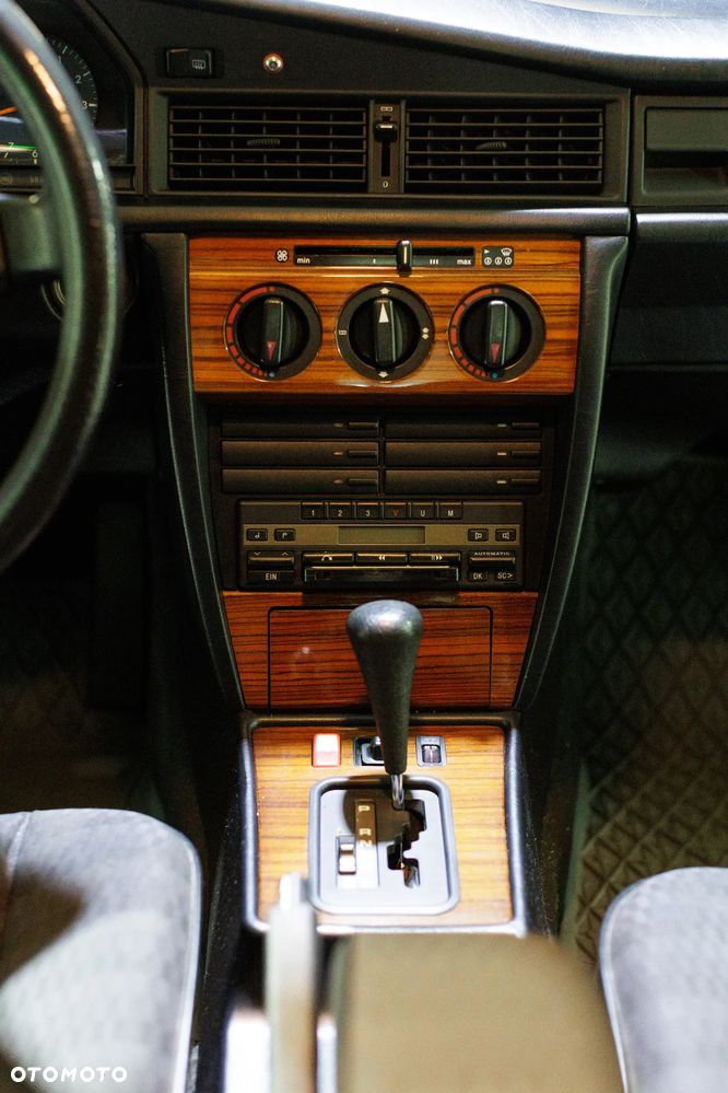 Mercedes-Benz W201 (190) - 2
