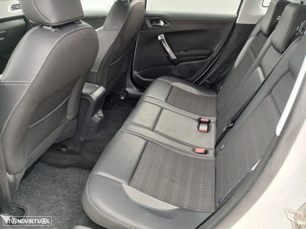 Peugeot 2008 1.2 PureTech Style - 22