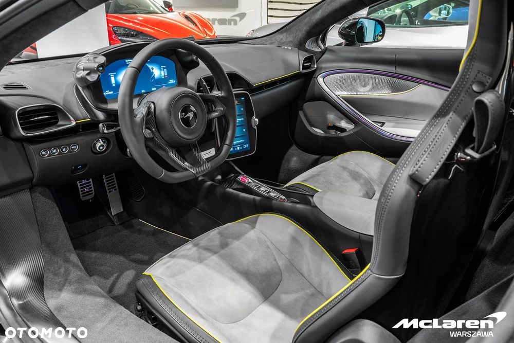McLaren Artura - 8