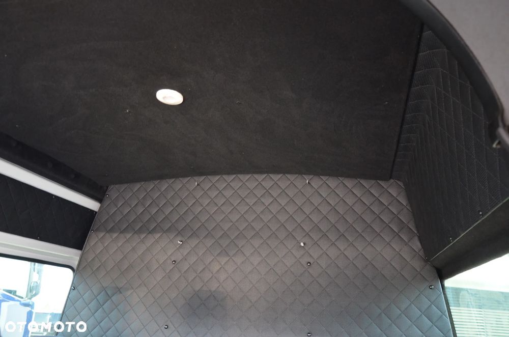 Mercedes-Benz Sprinter - 15