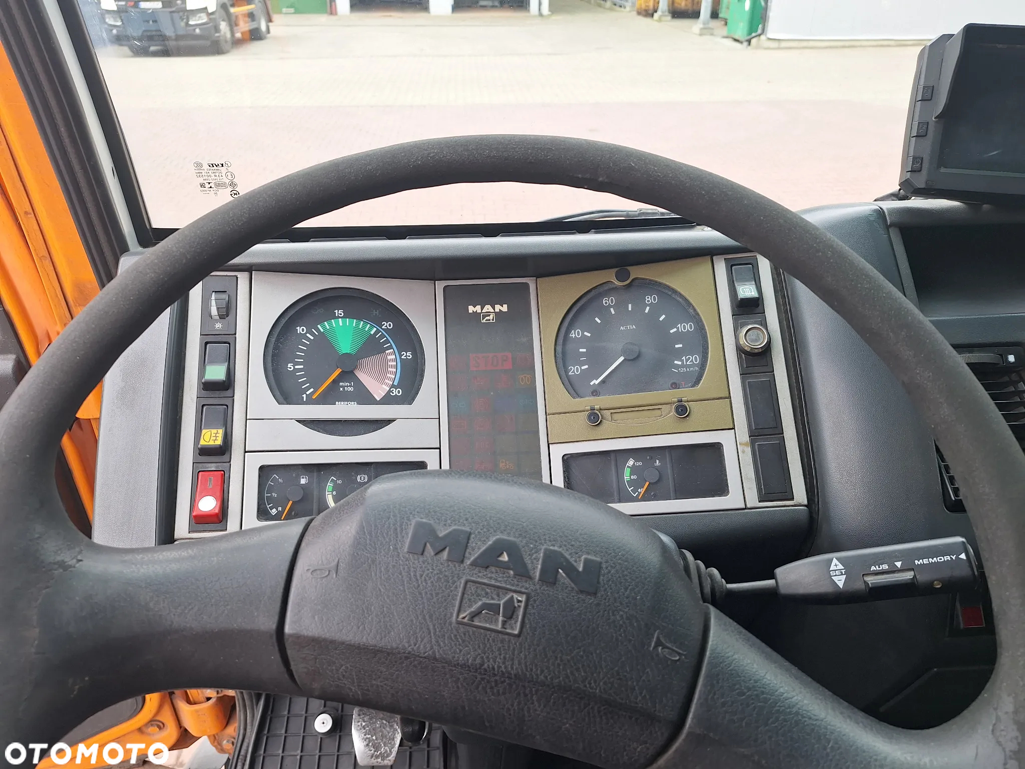 MAN LE - 9
