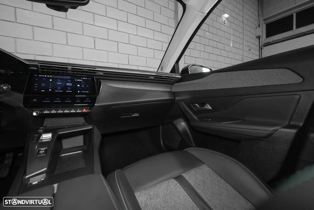 Peugeot 408 1.6 Hybrid Allure e-DCS7 - 37