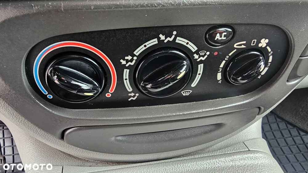 Renault Scenic 1.6 16V EXpression - 9