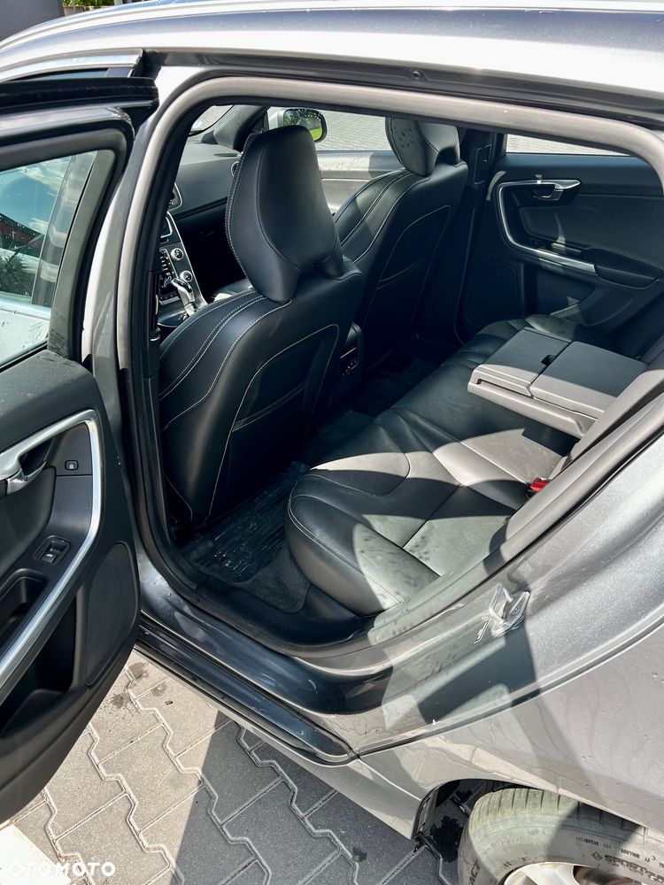Volvo V60 T5 Geartronic Momentum - 11