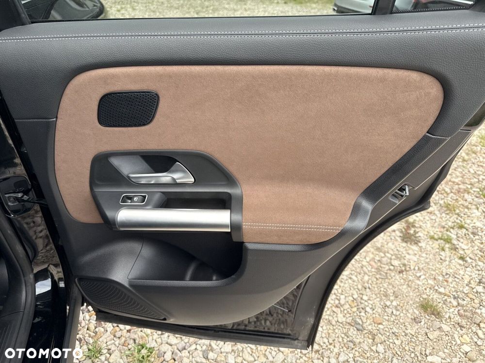 Mercedes-Benz GLA - 23