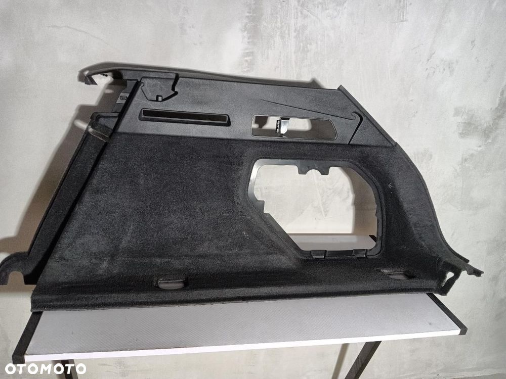BOCZEK BAGAŻNIKA TAPICERKA PRAWA AUDI E-TRON 4KE863880