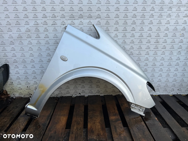 Mercedes Vito W639 błotnik prawy przód przedni srebrny