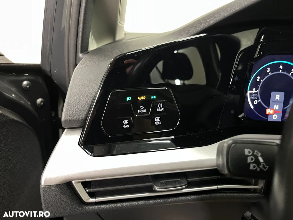 Volkswagen Golf 1.0 eTSI DSG MHEV Life - 23
