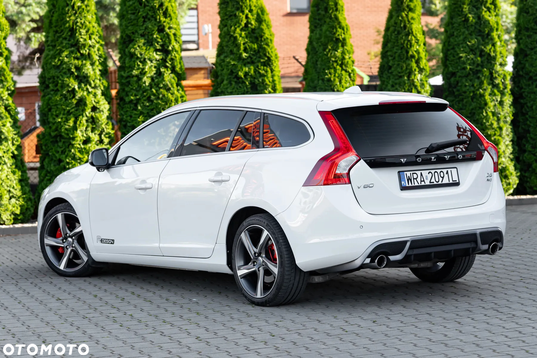 Volvo V60 D5 AWD R-Design - 13