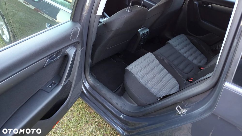 Volkswagen Passat 2.0 TDI Highline - 31