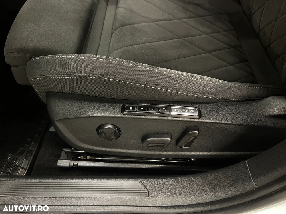 Volkswagen Golf 1.5 eTSI ACT DSG MHEV Life - 23