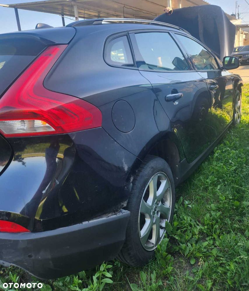 Volvo V40 Cross Country - 6
