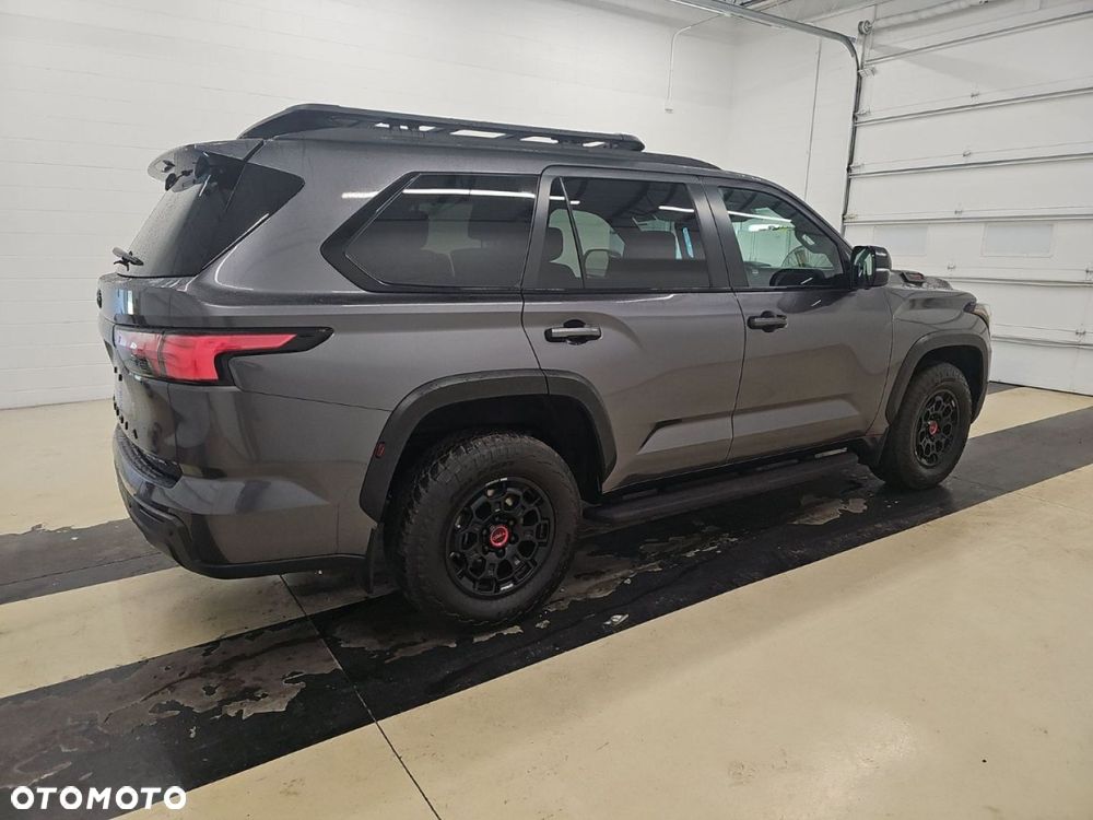 Toyota Sequoia - 5