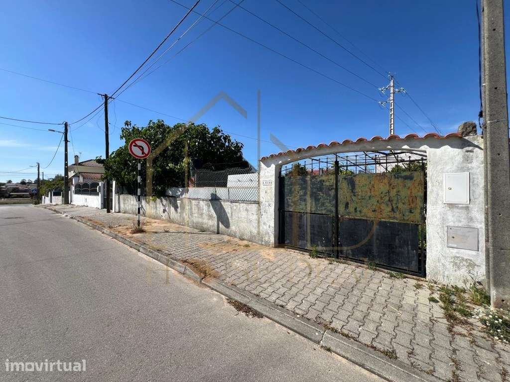 Lote de Terreno com a área de 305,7m2. Pinhal do General. Fernão Ferro - Grande imagem: 3/5