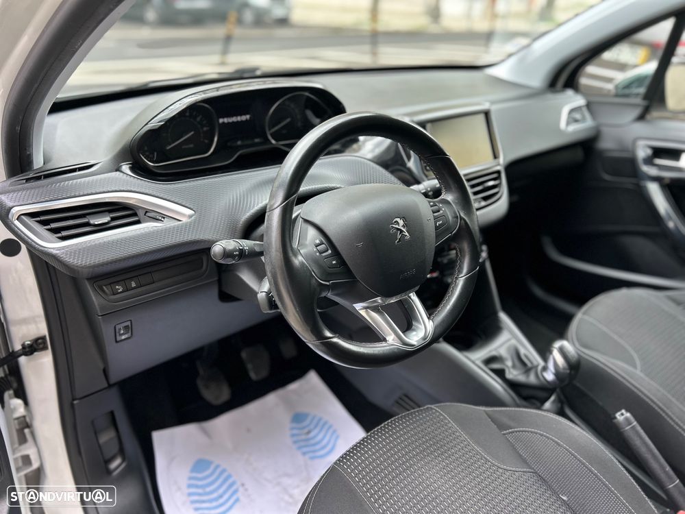 Peugeot 208 1.2 VTi Allure - 17