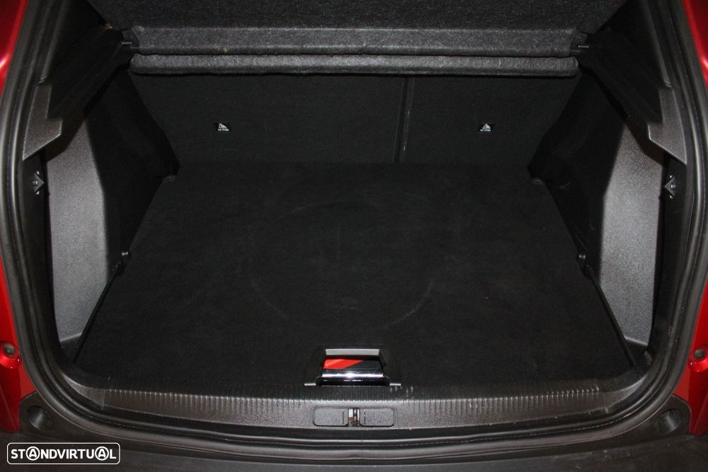 Peugeot e-2008 54 kWh Allure - 35