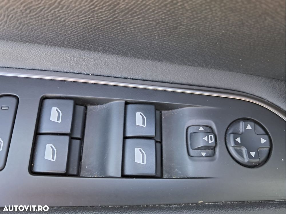 Peugeot 3008 1.6 PureTech Turbo S&S EAT8 Allure - 12