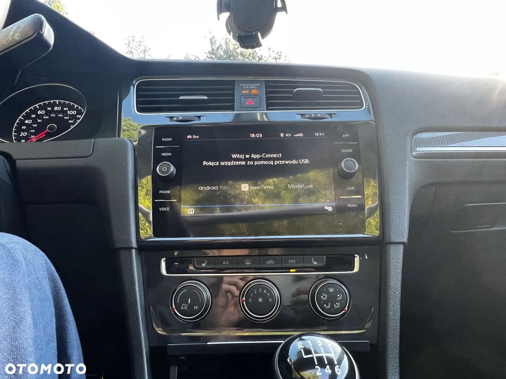 Volkswagen Golf - 10