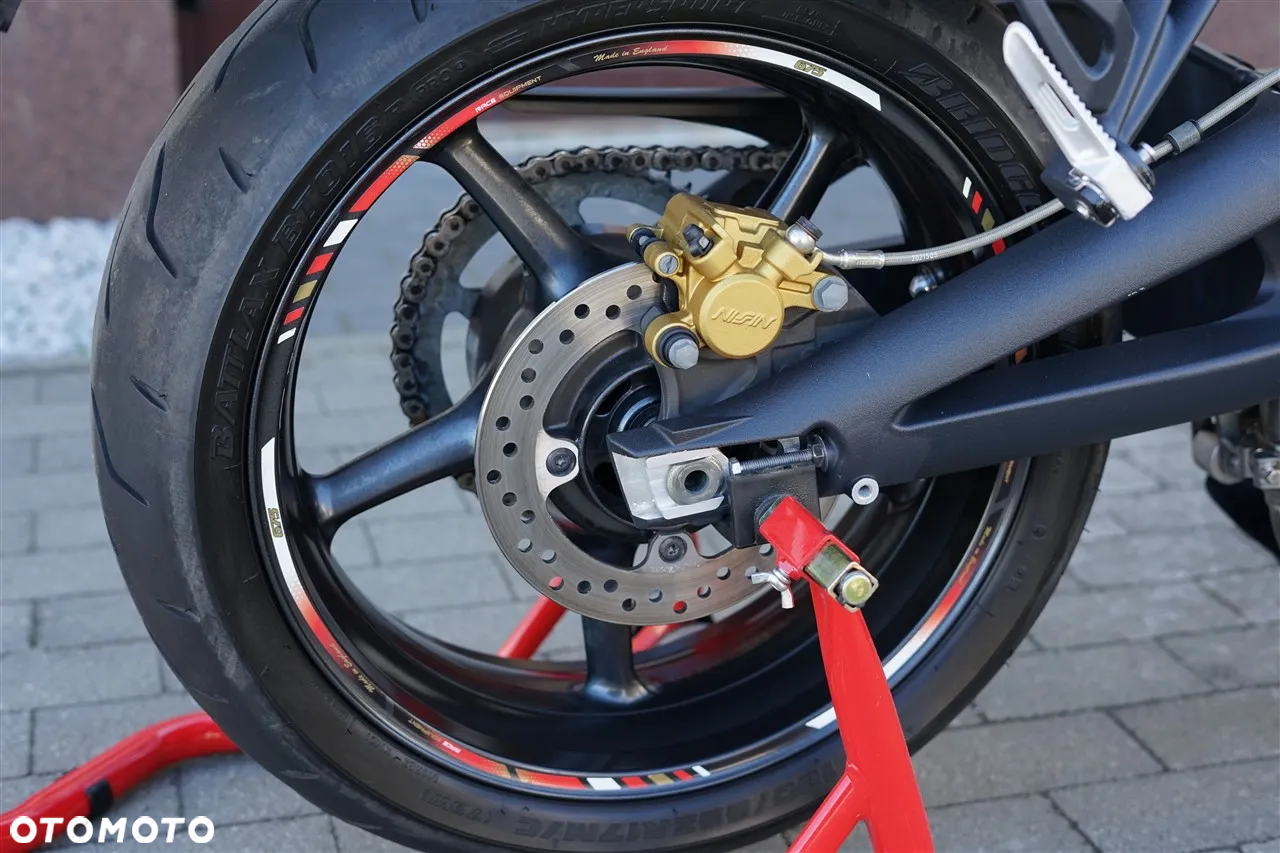 Triumph Street Triple - 8