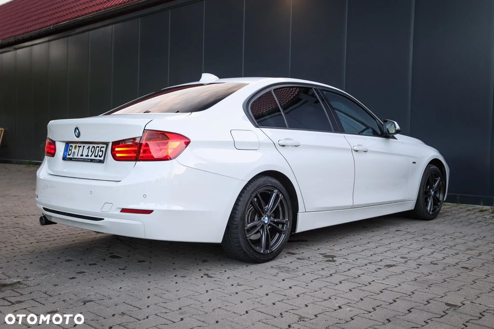 BMW Seria 3 320d Sport Line - 11