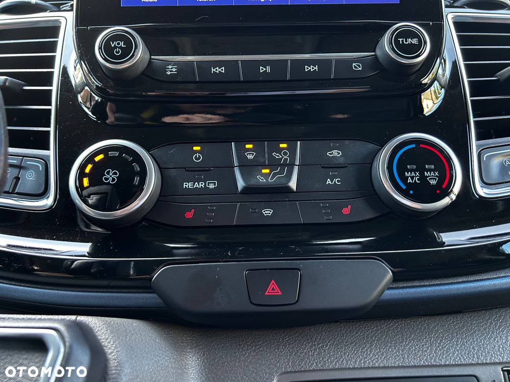 Ford Tourneo Custom - 25