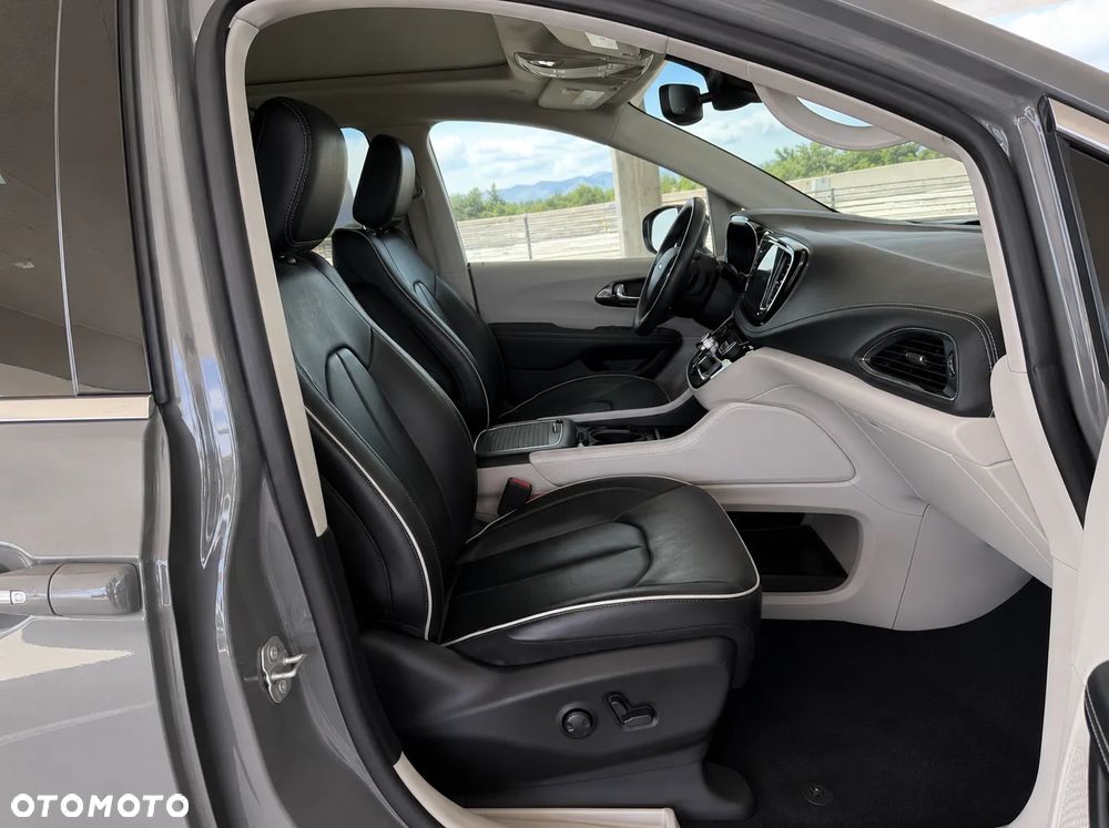 Chrysler Pacifica - 22
