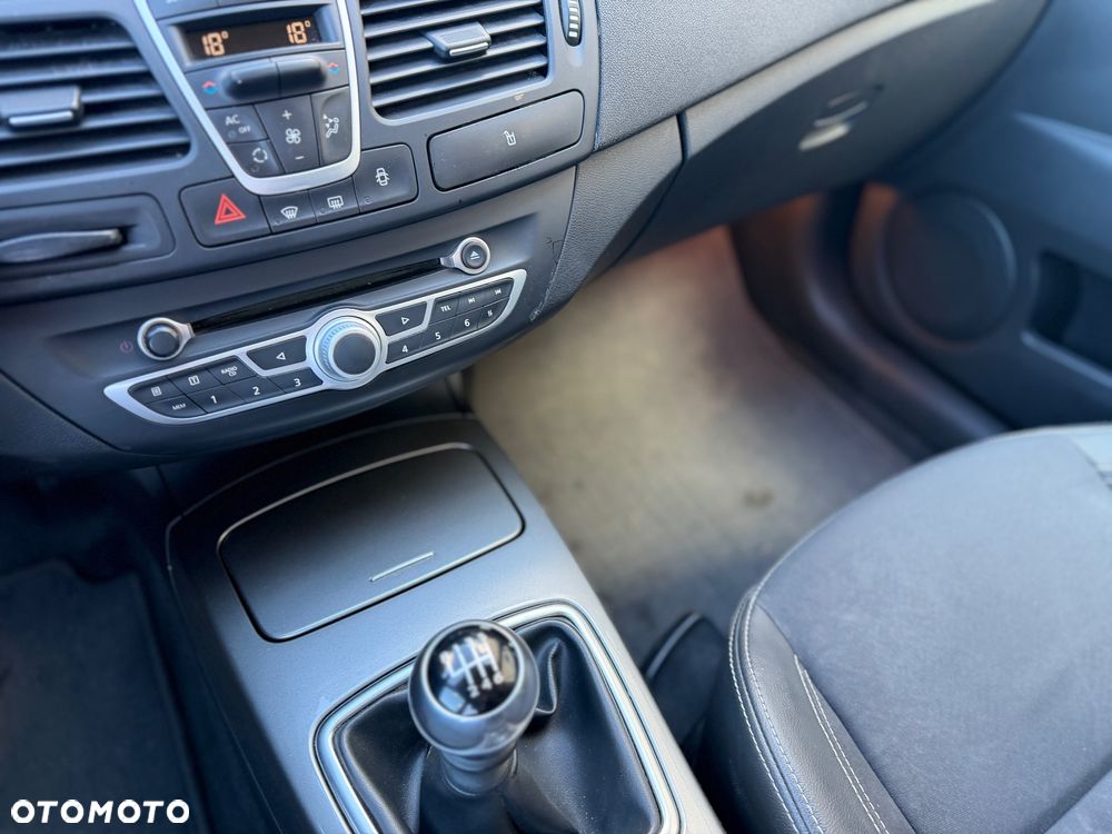 Renault Laguna dCi 150 FAP Start-Stop GT - 21