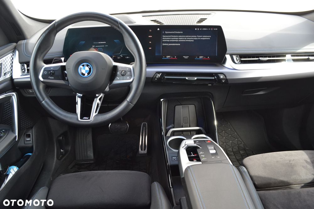 BMW iX1 xDrive30 66.5kWh M Sport - 11