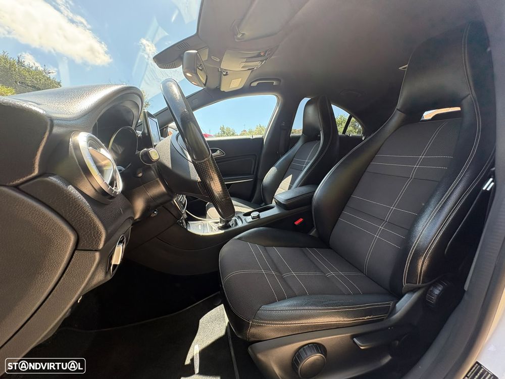 Mercedes-Benz CLA 200 - 30