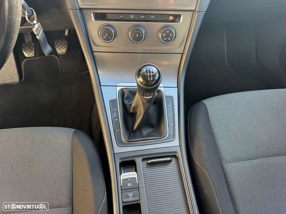 VW Golf 1.6 TDI Trendline - 12