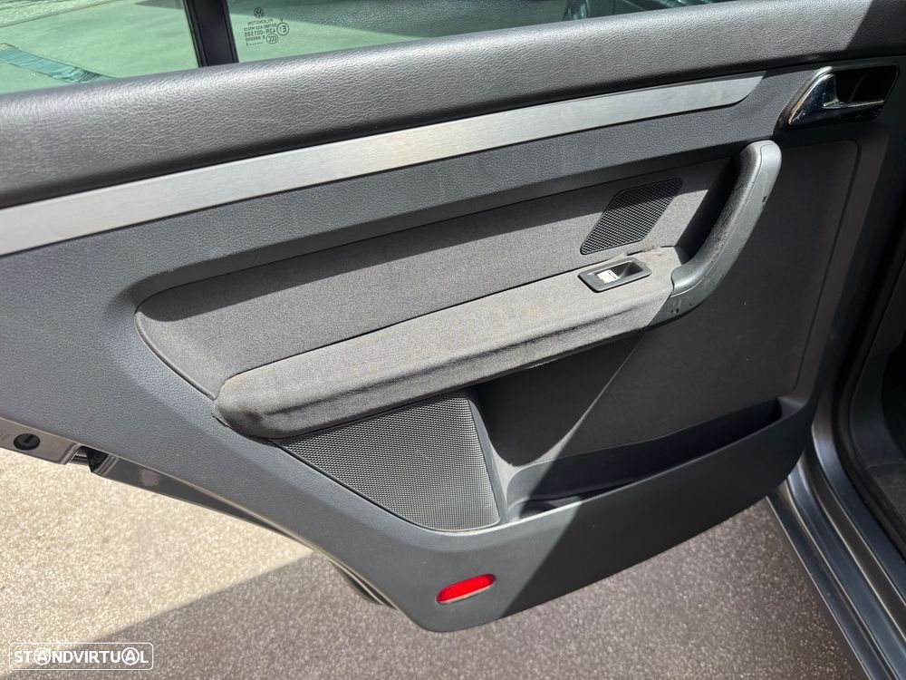 VW Touran 1.9 TDi Highline 7L DSG - 10